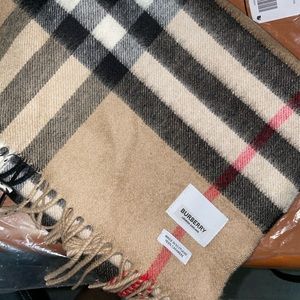 AVAILABLE ✨ Authentic Burberry Cashmere Scarf